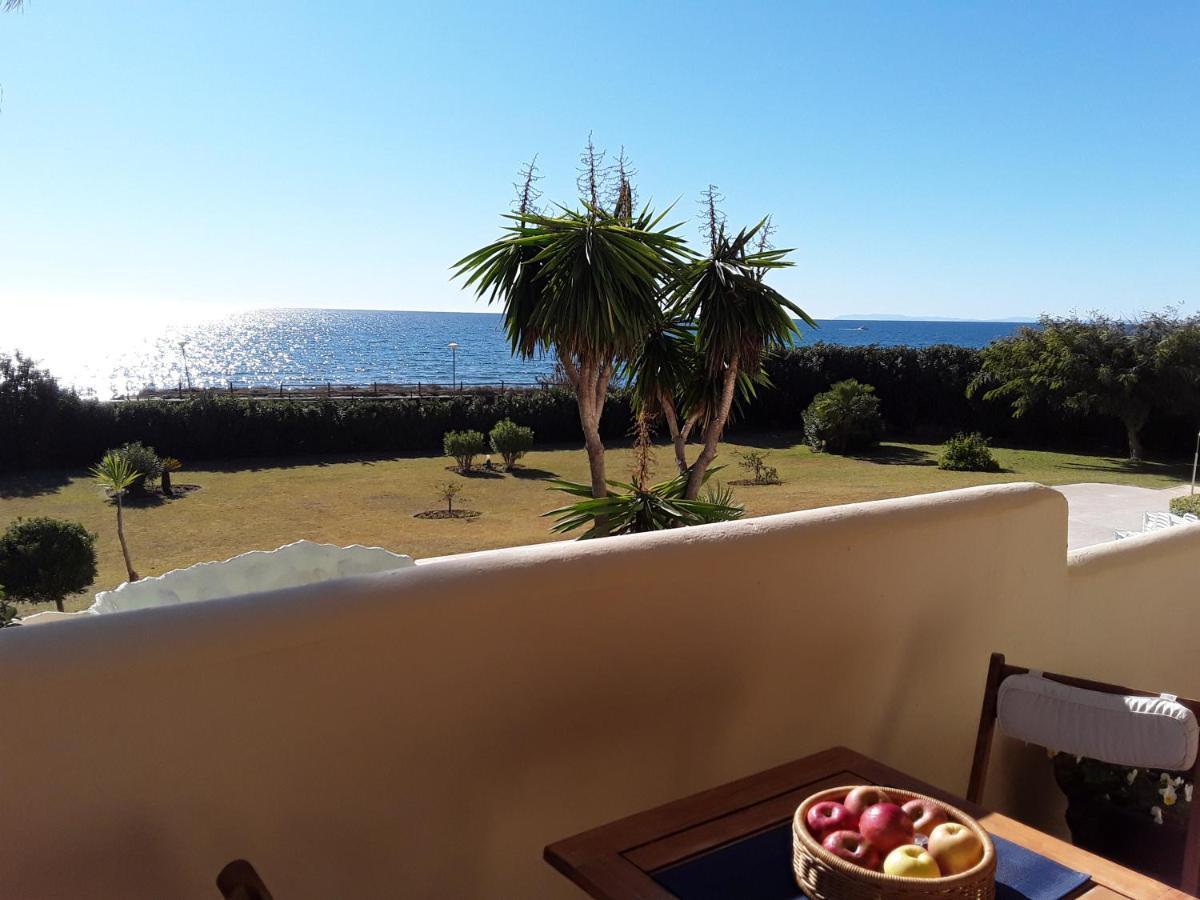 Beachfront Neptuno I, Complex,Views,Pool,Garden, Elviria マルベーリャ エクステリア 写真