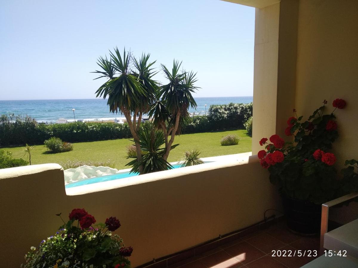 Beachfront Neptuno I, Complex,Views,Pool,Garden, Elviria マルベーリャ エクステリア 写真