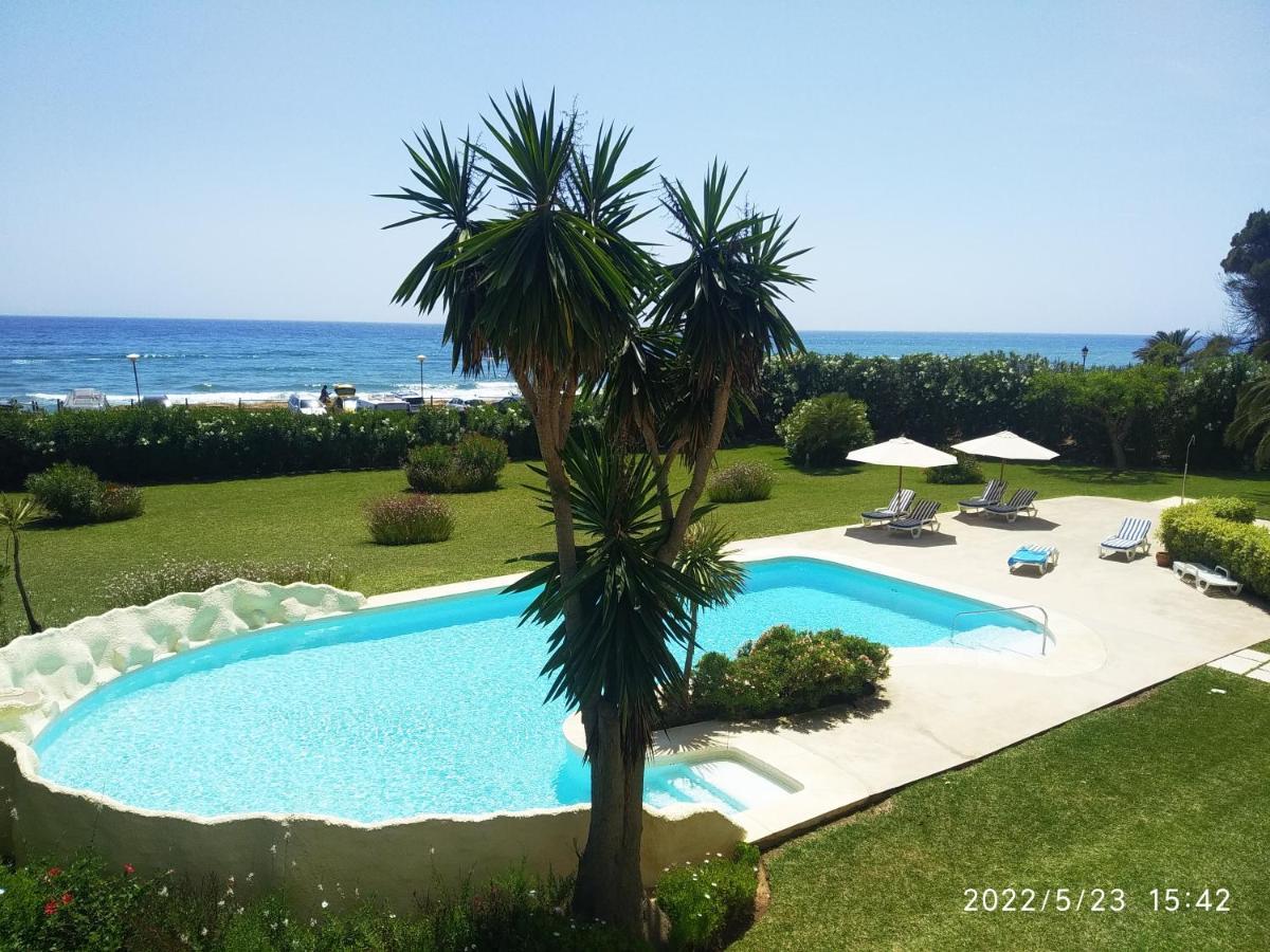 Beachfront Neptuno I, Complex,Views,Pool,Garden, Elviria マルベーリャ エクステリア 写真