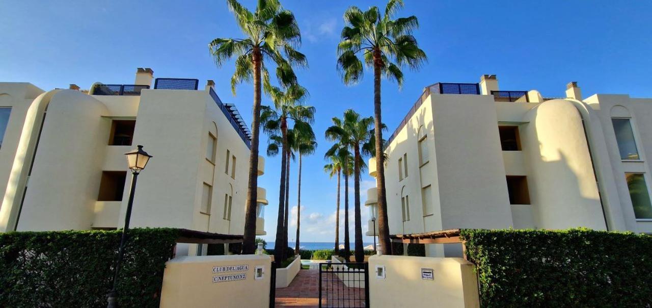 Beachfront Neptuno I, Complex,Views,Pool,Garden, Elviria マルベーリャ エクステリア 写真