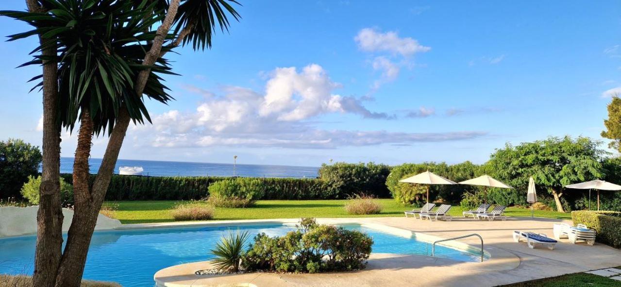 Beachfront Neptuno I, Complex,Views,Pool,Garden, Elviria マルベーリャ エクステリア 写真