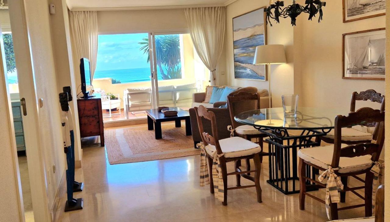 Beachfront Neptuno I, Complex,Views,Pool,Garden, Elviria マルベーリャ エクステリア 写真
