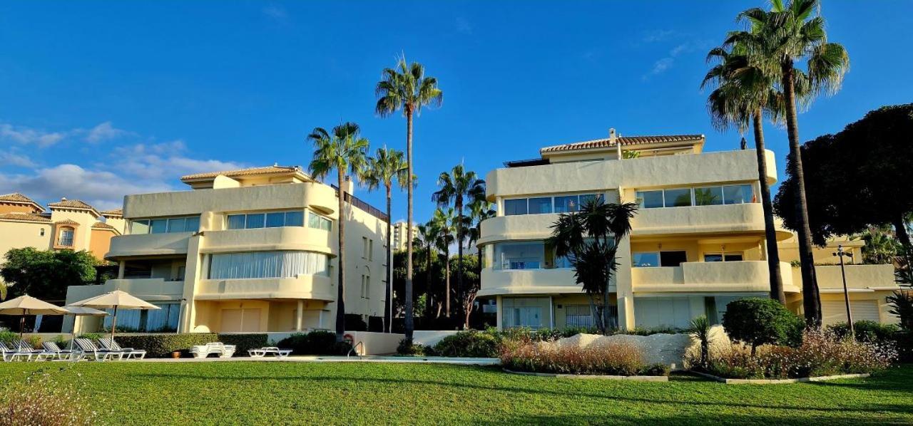 Beachfront Neptuno I, Complex,Views,Pool,Garden, Elviria マルベーリャ エクステリア 写真
