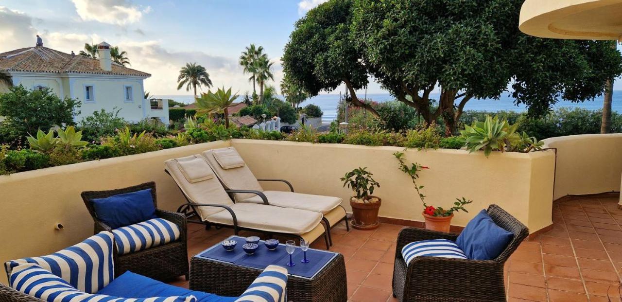 Beachfront Neptuno I, Complex,Views,Pool,Garden, Elviria マルベーリャ エクステリア 写真